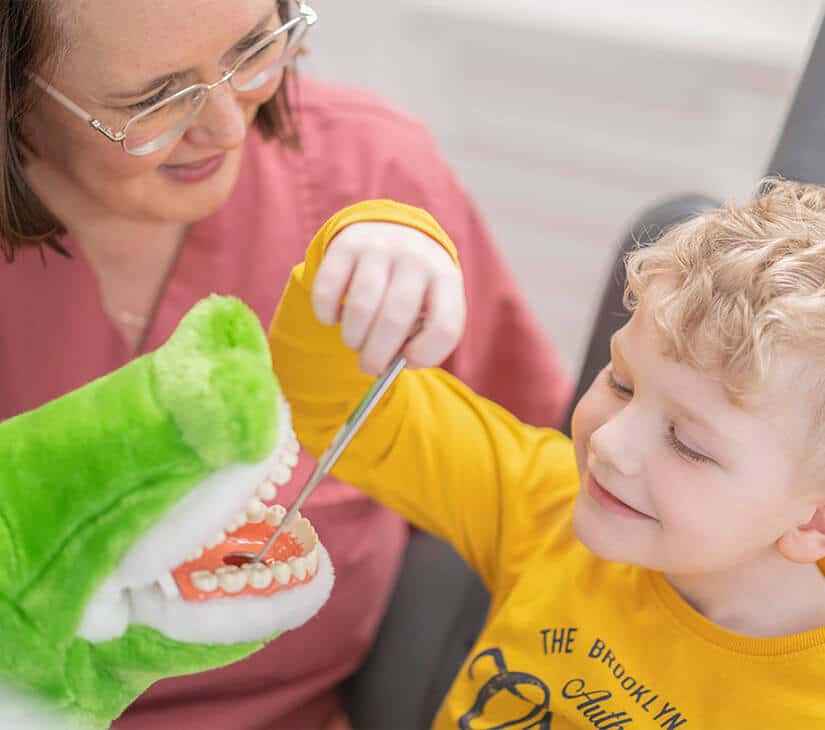 Kinderzahnarzt Bochum Behandlung von Kindern in der Zahnarztpraxis Kipper